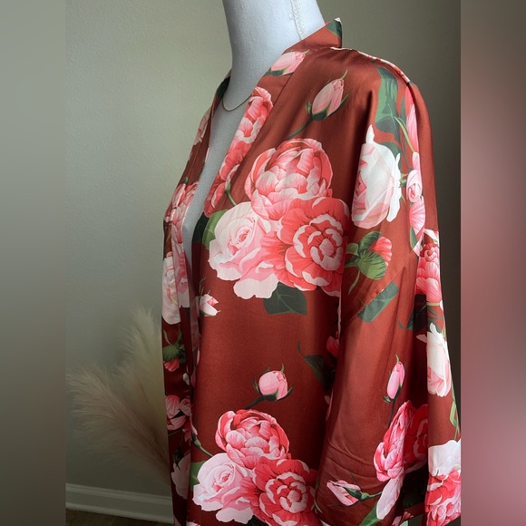 NWT - Red Rose Kimono - Picture 3 of 13